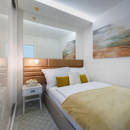 Second Luxury Apartment *